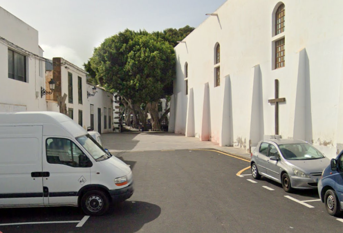 Plaza de Haría, detrás de la iglesia.